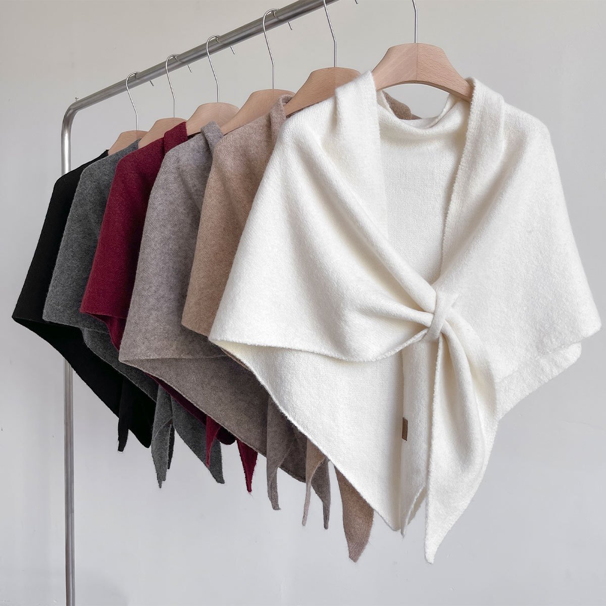 Einfarbiger Strickschal aus Acryl, Polyester und Wolle