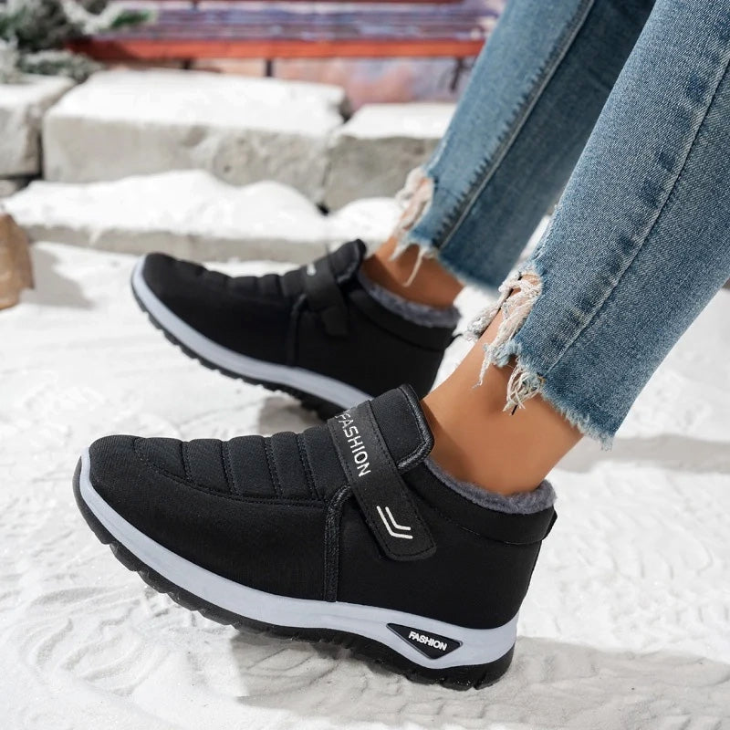 Gefütterte Winter-Sneaker mit Klettverschluss