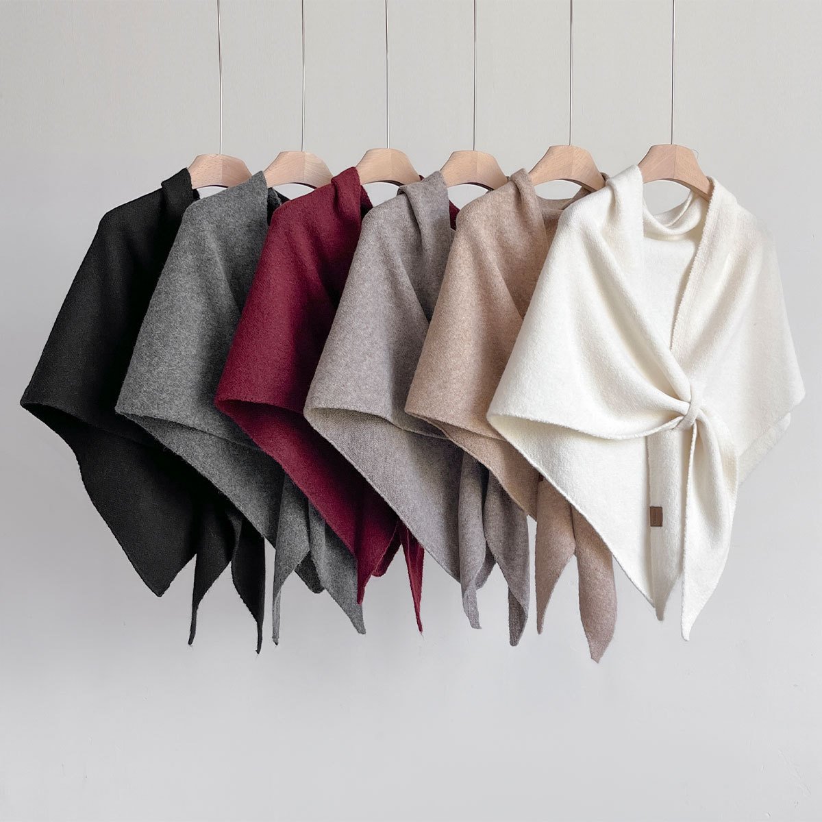 Einfarbiger Strickschal aus Acryl, Polyester und Wolle