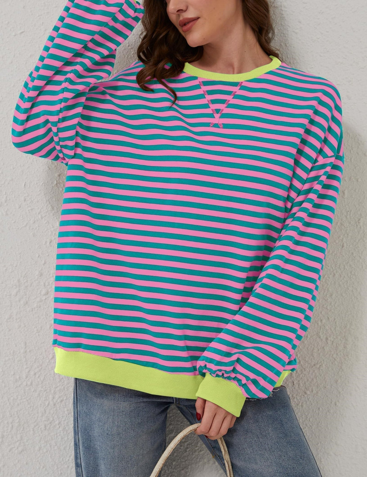 Gestreifter Damen-Oversize-Pullover mit Rundhalsausschnitt