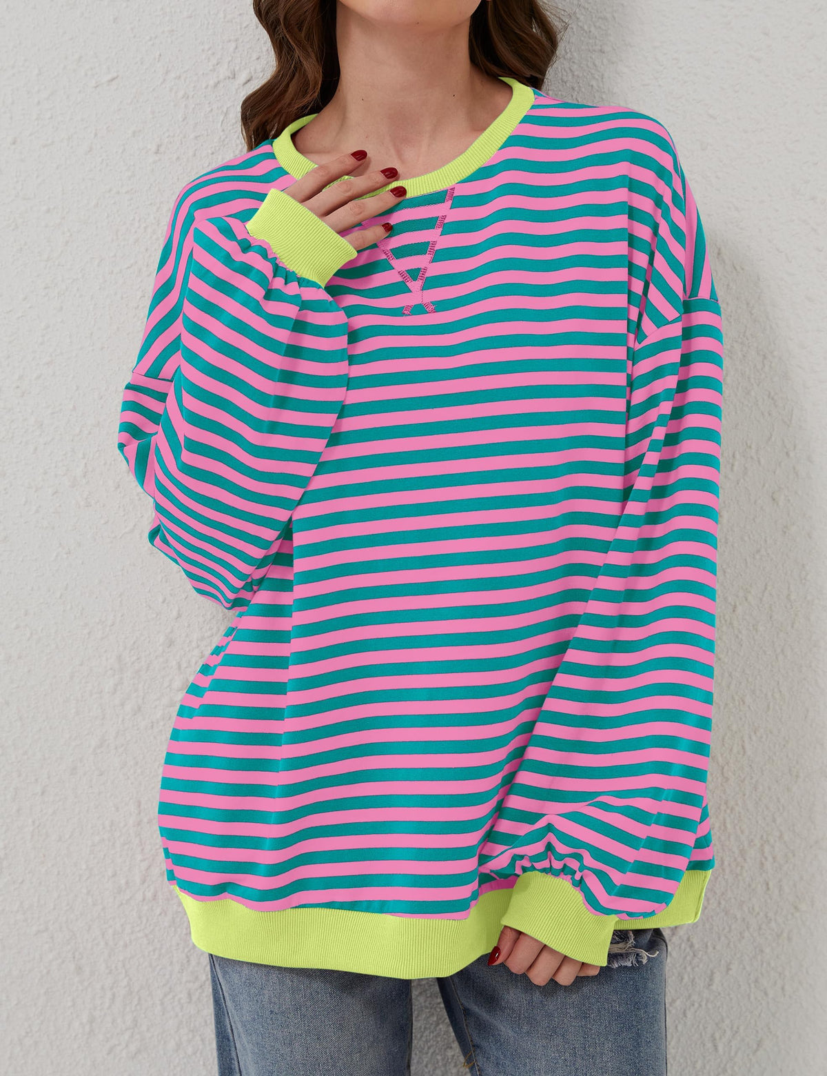 Gestreifter Damen-Oversize-Pullover mit Rundhalsausschnitt