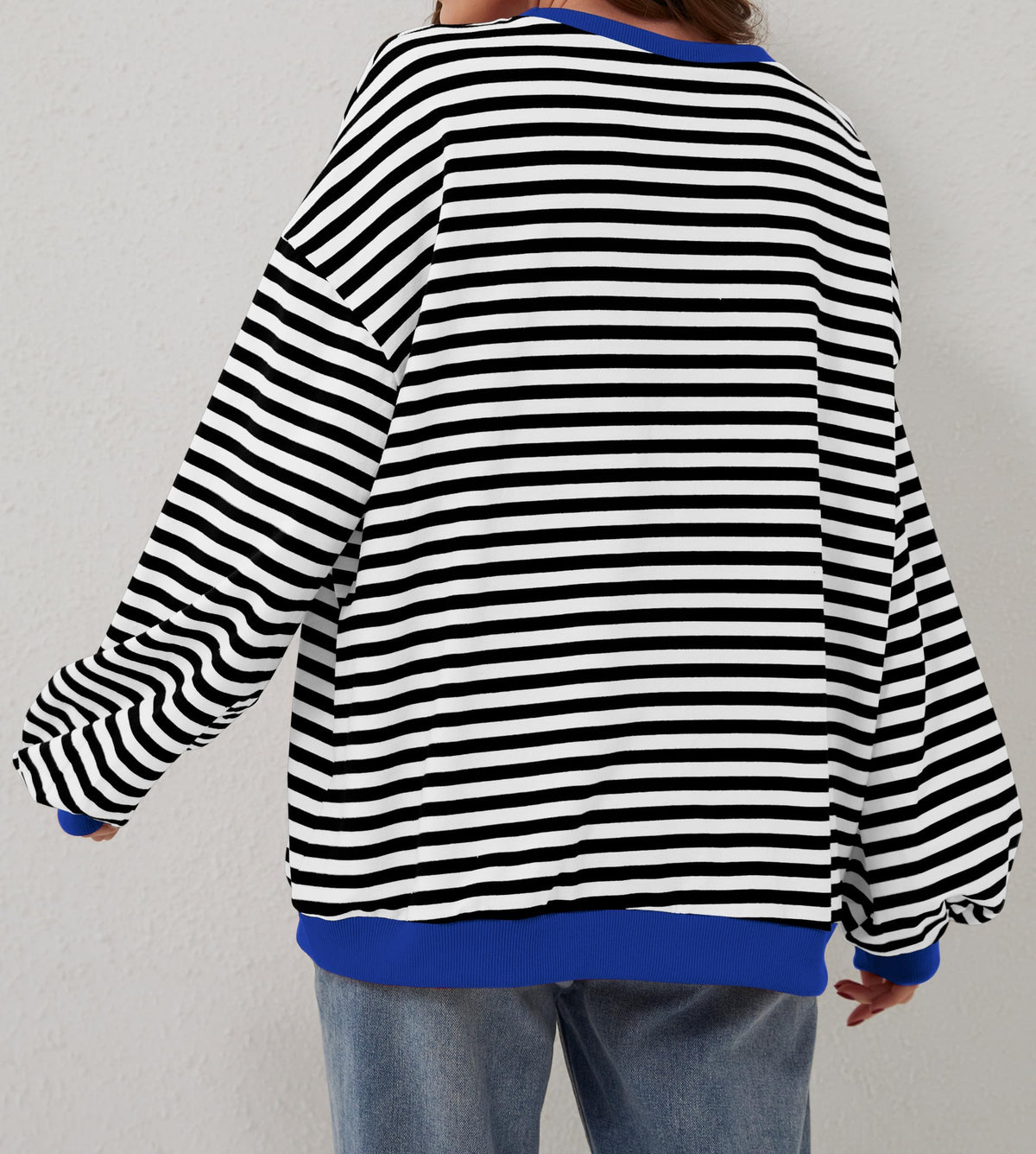 Gestreifter Damen-Oversize-Pullover mit Rundhalsausschnitt