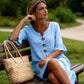 Volná sukně s výstřihem do V, knoflíky a volánkovými rukávy
