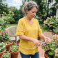 👚✨ Stylové tričko s výstřihem do V – prodyšné, volný střih, ideální na letní dny!