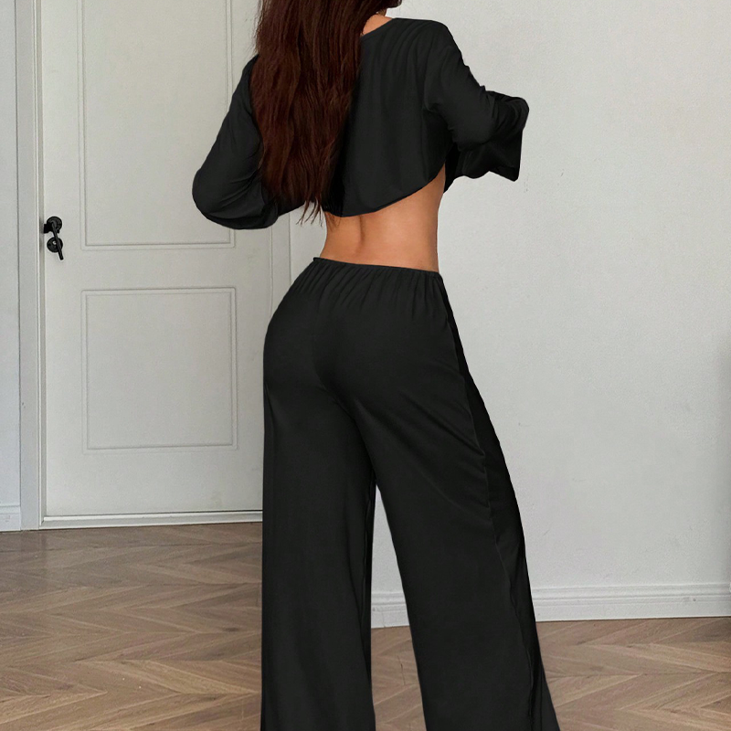 Damen-Zweiteiler mit schulterfreiem Oberteil und weiter Hose
