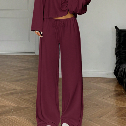 Damen-Zweiteiler mit schulterfreiem Oberteil und weiter Hose