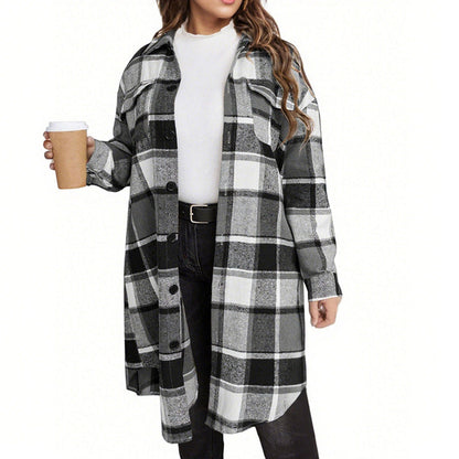 Stilvolle lange karierte Damen-Hemdjacke mit Umlegekragen